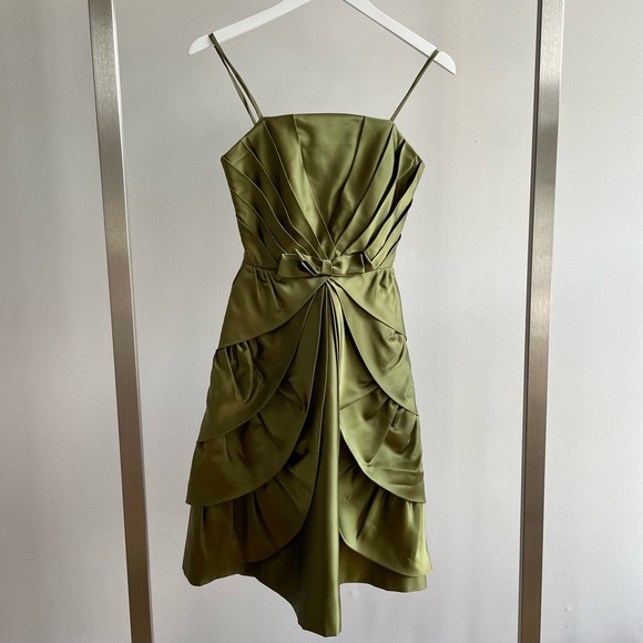 1950s Vintage Green Satin Petal Cocktail Dress - Picture 2 of 7